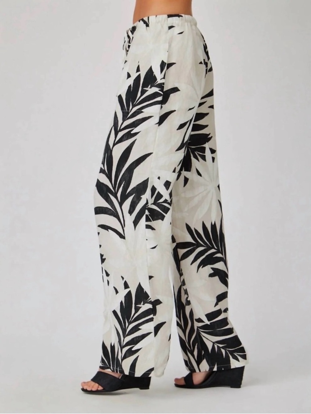 Bella Dahl Wide Leg Drawstring Pant in Maui Palm Print - Picture 7 of 9